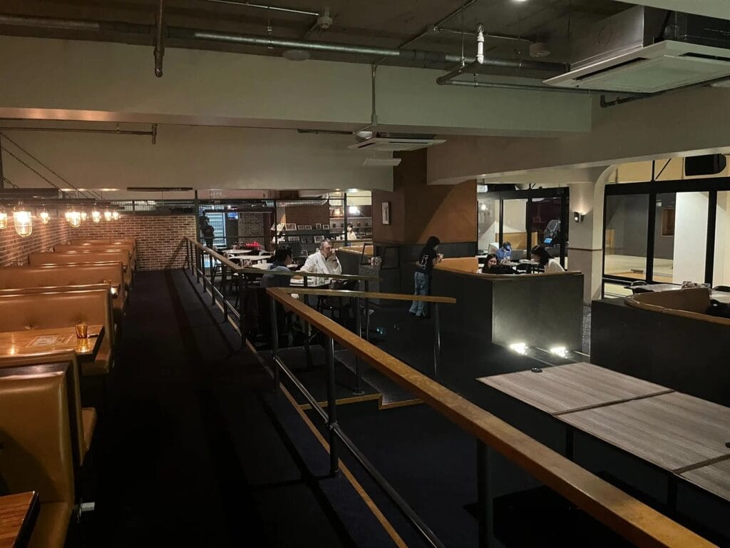 シブヤボウリングカフェ 店内2