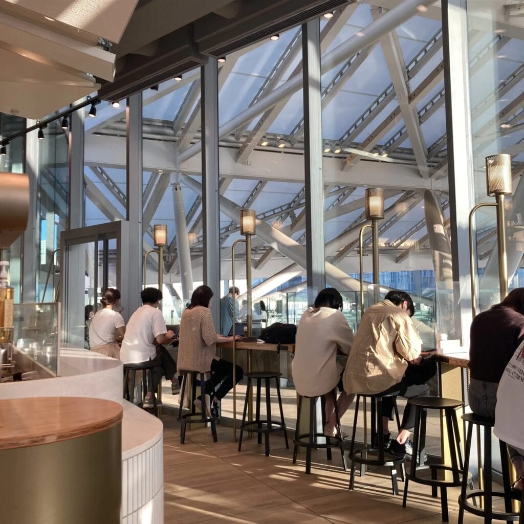 スターバックスコーヒー 高輪ゲートウェイ駅店 店内