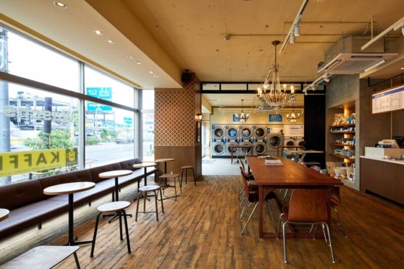 FREDDY LECK sein WASCHSALON TOKYO